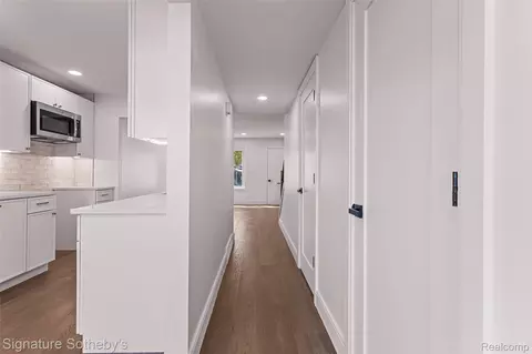 Entry Way - 28448 Universal, Warren, MI 48092 photo 2 of 3