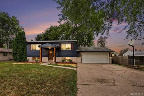 39721 Camp St, Harrison, MI 48045