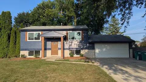 39721 Camp St, Harrison, MI 48045