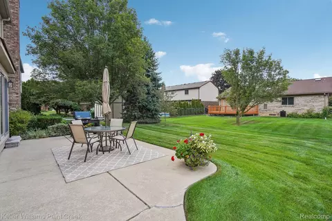 Exterior - 15792 Constitution Dr, Macomb, MI 48044 photo 6 of 7