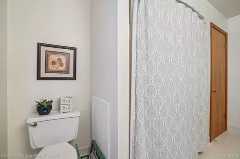 Bath - 15792 Constitution Dr, Macomb, MI 48044 photo 6 of 6