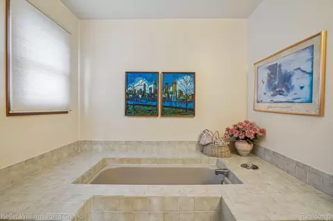 Bath - 15792 Constitution Dr, Macomb, MI 48044 photo 2 of 6