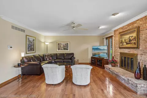 Living - 15792 Constitution Dr, Macomb, MI 48044 photo 2 of 3