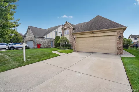 Exterior - 15792 Constitution Dr, Macomb, MI 48044 photo 3 of 7