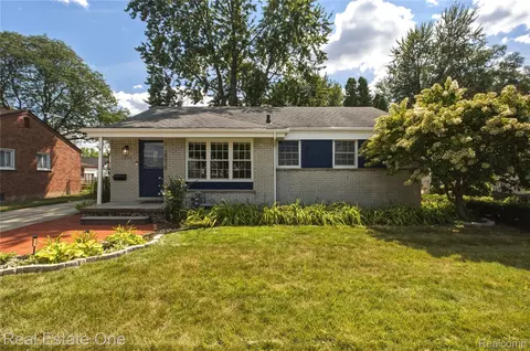 29929 Orangelawn St, Livonia, MI 48150