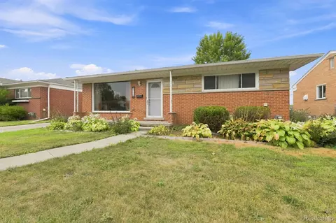 8720 Randy Dr, Westland, MI 48185