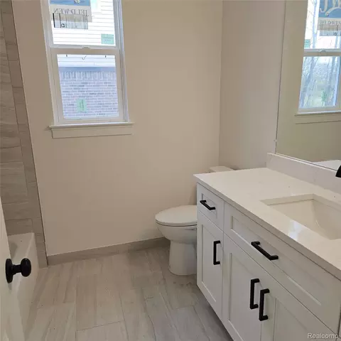 Bath - 50691 Timberstone, Macomb, MI 48042 photo 4 of 8