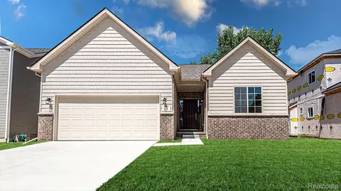 001 Oak St, Grand Blanc, MI 48439