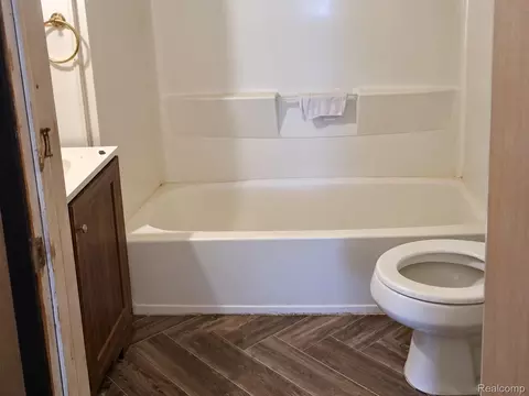 730 Barrie Ave, Flint, MI 48507 photo 4