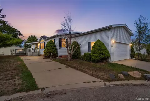 8209 Bloomsbury Cir, Northville, MI 48167