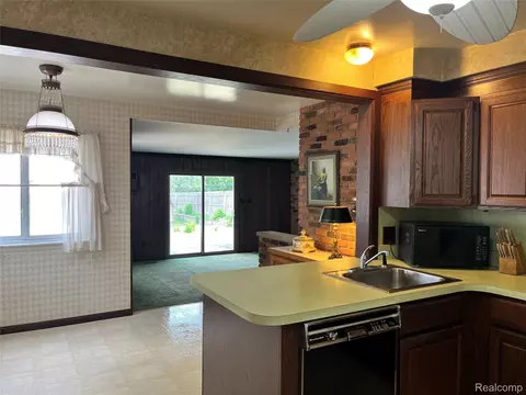 Kitchen - 231 Walper Ave, Clawson, MI 48017 photo 2 of 4