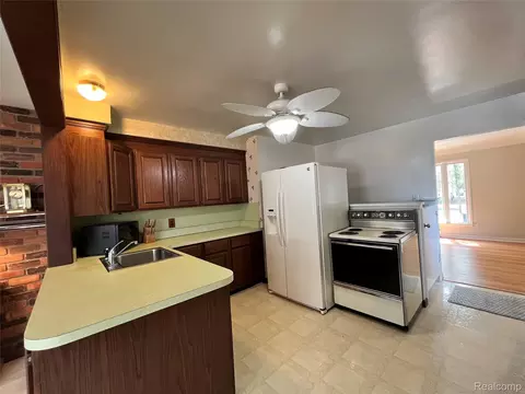 Kitchen - 231 Walper Ave, Clawson, MI 48017 photo 3 of 4