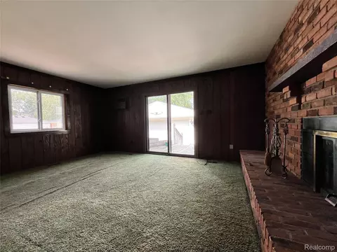 Living - 231 Walper Ave, Clawson, MI 48017 photo 10 of 12