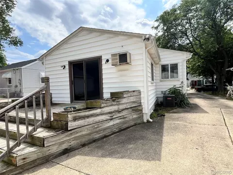 Exterior - 231 Walper Ave, Clawson, MI 48017 photo 4 of 11