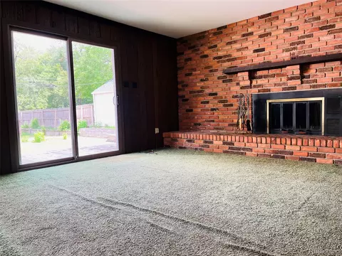 Living - 231 Walper Ave, Clawson, MI 48017 photo 9 of 12