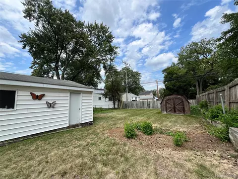 Exterior - 231 Walper Ave, Clawson, MI 48017 photo 6 of 11