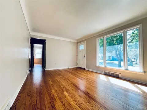 Living - 231 Walper Ave, Clawson, MI 48017 photo 5 of 12