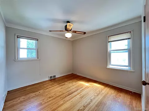 Bedroom - 231 Walper Ave, Clawson, MI 48017 photo 4 of 5