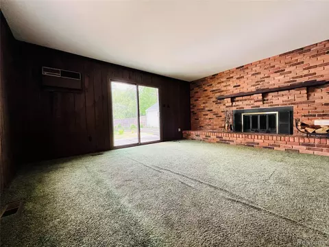 Living - 231 Walper Ave, Clawson, MI 48017 photo 6 of 12