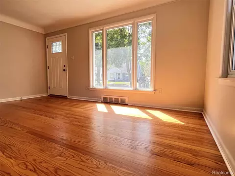 Living - 231 Walper Ave, Clawson, MI 48017 photo 1 of 12