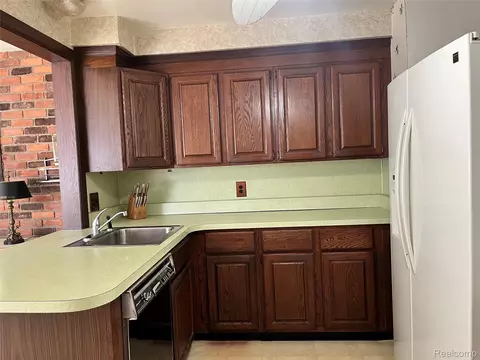 Kitchen - 231 Walper Ave, Clawson, MI 48017 photo 4 of 4