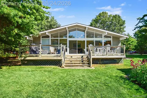 9647 Shore Dr, Caseville, MI 48755