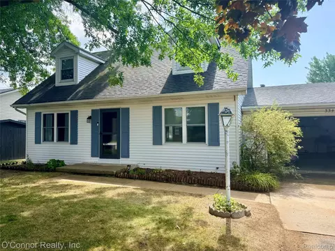 3341 Sapphire Ln, Fort Gratiot, MI 48059