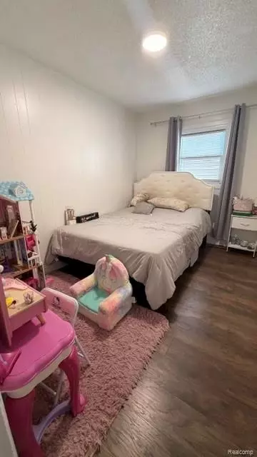 Bedroom - 1329 Neubert Ave, Flint, MI 48507 photo 2 of 2