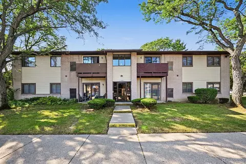 7494 Manor Cir #104, Westland, MI 48185