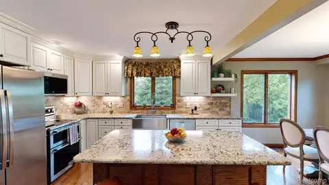 Kitchen - 3616 Wedgewood Dr, Elba, MI 48446 photo 2 of 5