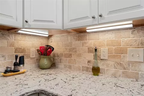 Kitchen - 3616 Wedgewood Dr, Elba, MI 48446 photo 4 of 5