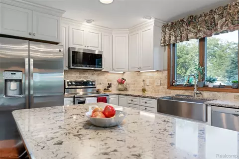 Kitchen - 3616 Wedgewood Dr, Elba, MI 48446 photo 3 of 5