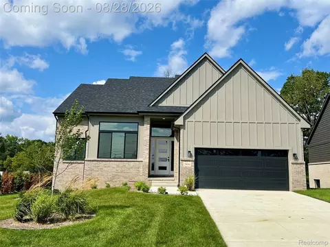 2936 W Walton Blvd, Waterford, MI 48329