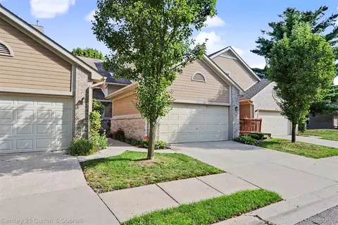 9398 Westwind Dr #49, Livonia, MI 48150