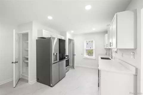 Kitchen - 22405 Piper Ave, Eastpointe, MI 48021 photo 1 of 3