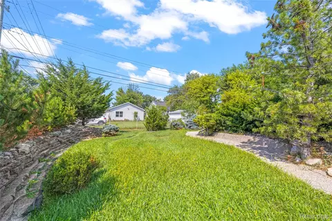 Exterior - 22405 Piper Ave, Eastpointe, MI 48021 photo 6 of 7