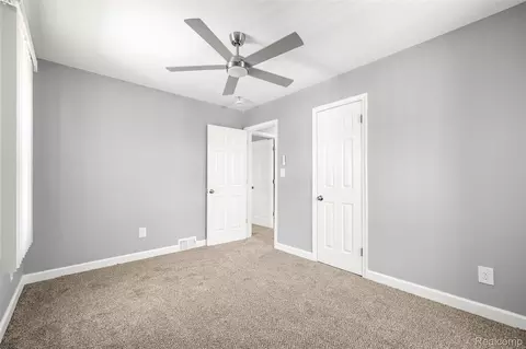 Bedroom - 22405 Piper Ave, Eastpointe, MI 48021 photo 2 of 6