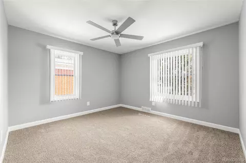 Bedroom - 22405 Piper Ave, Eastpointe, MI 48021 photo 3 of 6