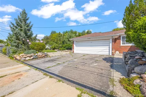 Exterior - 22405 Piper Ave, Eastpointe, MI 48021 photo 2 of 7