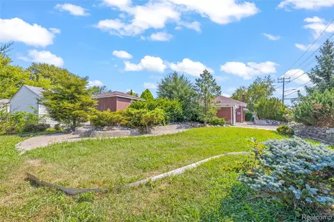 Exterior - 22405 Piper Ave, Eastpointe, MI 48021 photo 7 of 7
