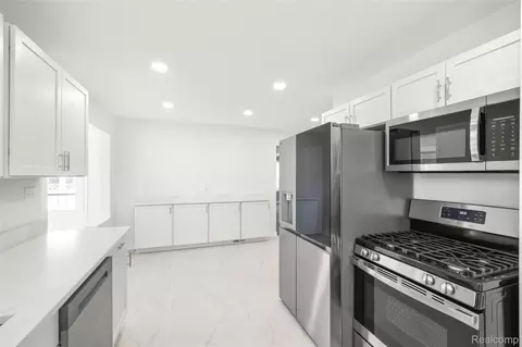 Kitchen - 22405 Piper Ave, Eastpointe, MI 48021 photo 2 of 3