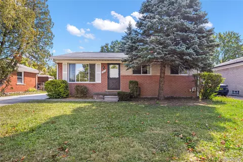 15032 Arcola St, Livonia, MI 48154
