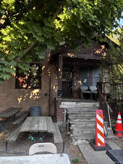 15334 Roselawn St, Detroit, MI 48238