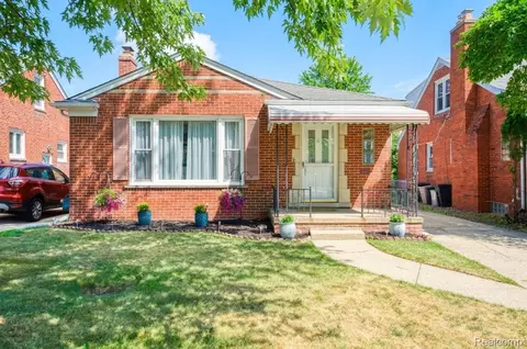 20871 Beaufait St, Harper Woods, MI 48225