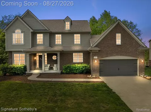 871 Wynstone Cir S, Oakland, MI 48363