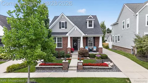 719 Hickory St, Milford, MI 48381