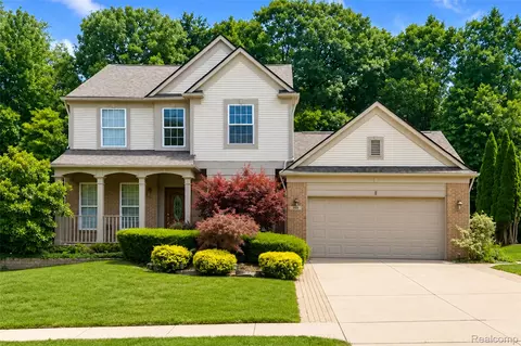969 Hidden Creek Dr, South Lyon, MI 48178