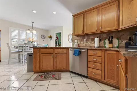 Kitchen - 8150 Boulder Dr, Davison, MI 48423 photo 3 of 4