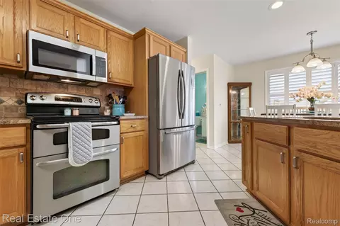 Kitchen - 8150 Boulder Dr, Davison, MI 48423 photo 4 of 4