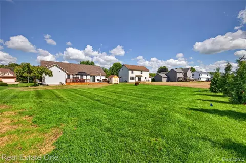 Exterior - 8150 Boulder Dr, Davison, MI 48423 photo 2 of 8